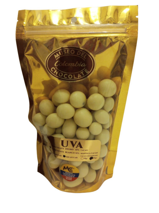 Bolsa de perlas con núcleo de uva envuelto en chocolate blanco