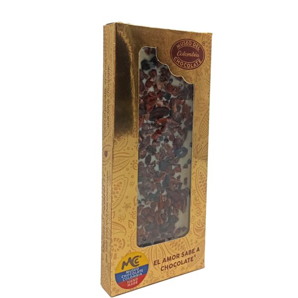 Tableta de chocolate blanco con nibs de cacao